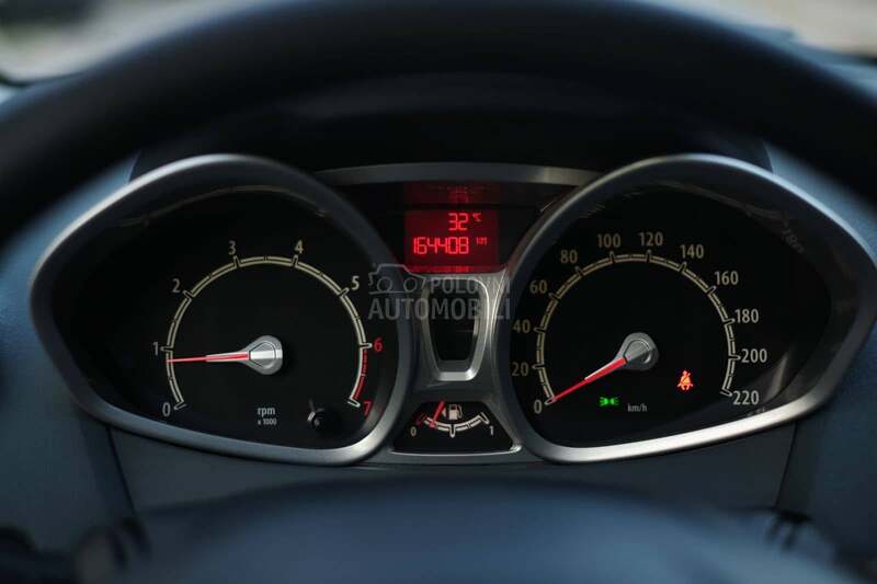 Ford Fiesta 1.4i TITANIUM CH