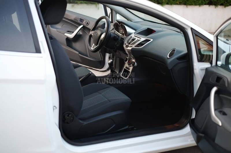 Ford Fiesta 1.4i TITANIUM CH