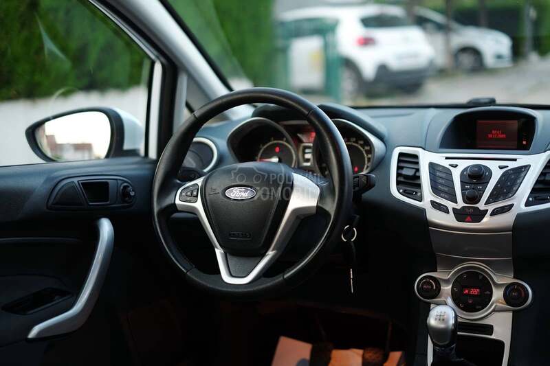 Ford Fiesta 1.4i TITANIUM CH