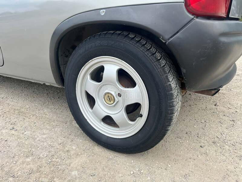 Opel Corsa B 1.6 16v GSi