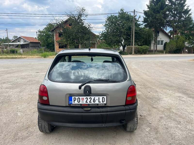 Opel Corsa B 1.6 16v GSi