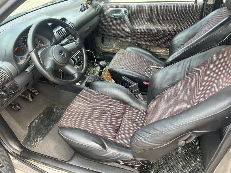 Opel Corsa B 1.6 16v GSi