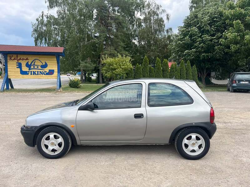 Opel Corsa B 1.6 16v GSi