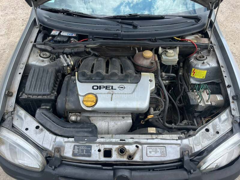 Opel Corsa B 1.6 16v GSi