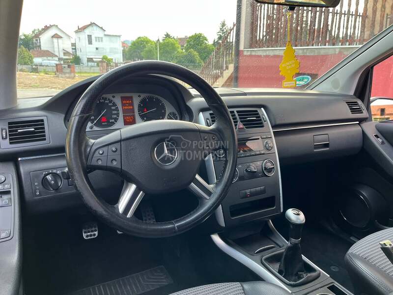 Mercedes Benz B 200 SPORT Auto Nov