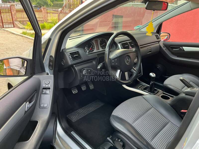 Mercedes Benz B 200 SPORT Auto Nov