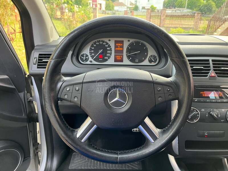 Mercedes Benz B 200 SPORT Auto Nov