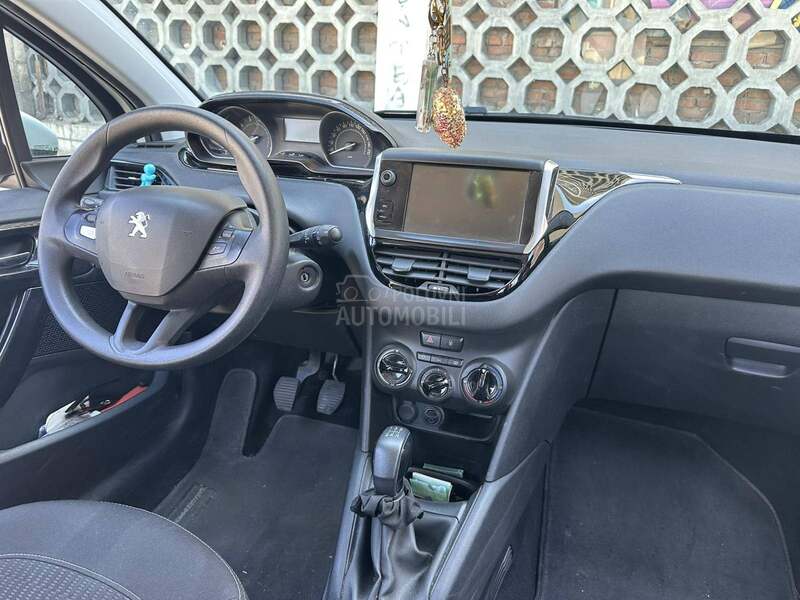 Peugeot 208 1.2