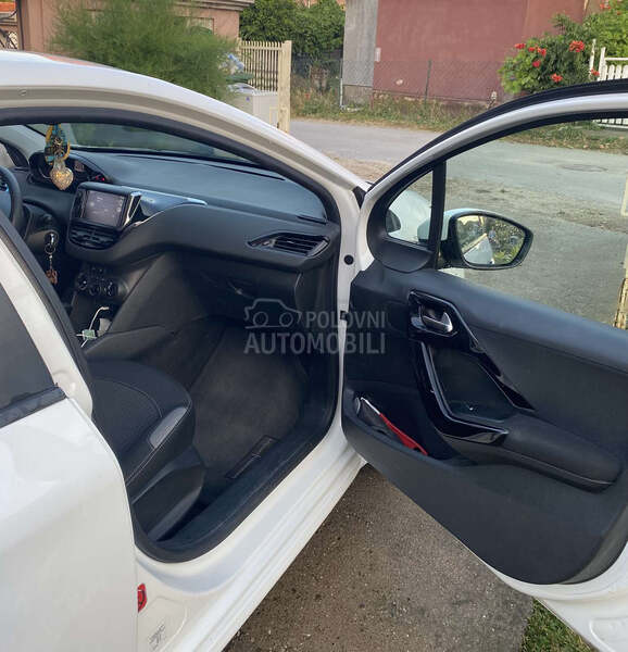 Peugeot 208 1.2