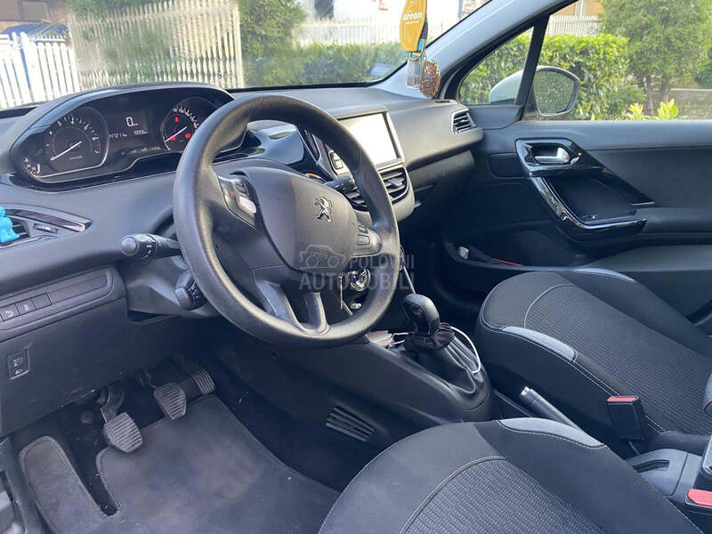 Peugeot 208 1.2