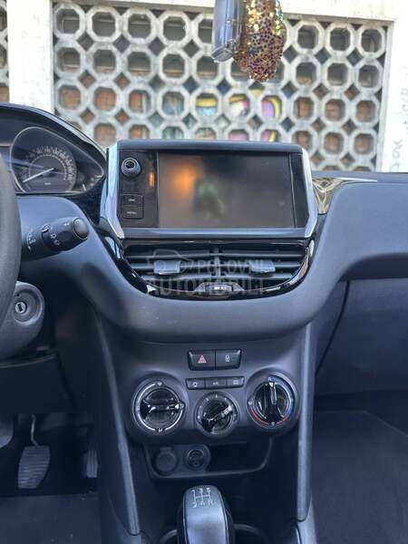 Peugeot 208 1.2