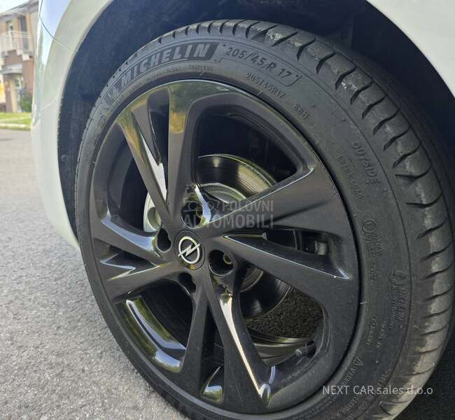 Opel Corsa F 1.2 BLACK EDITION