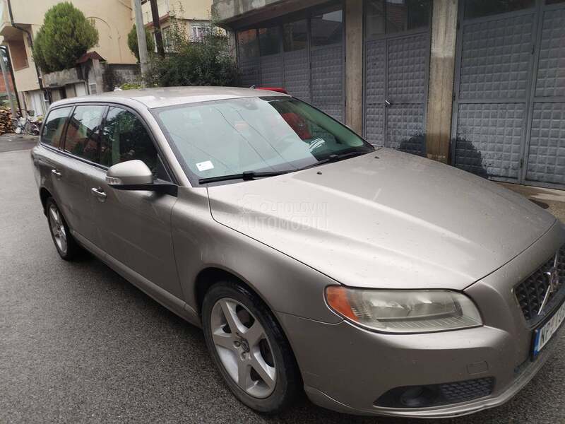 Volvo V70 