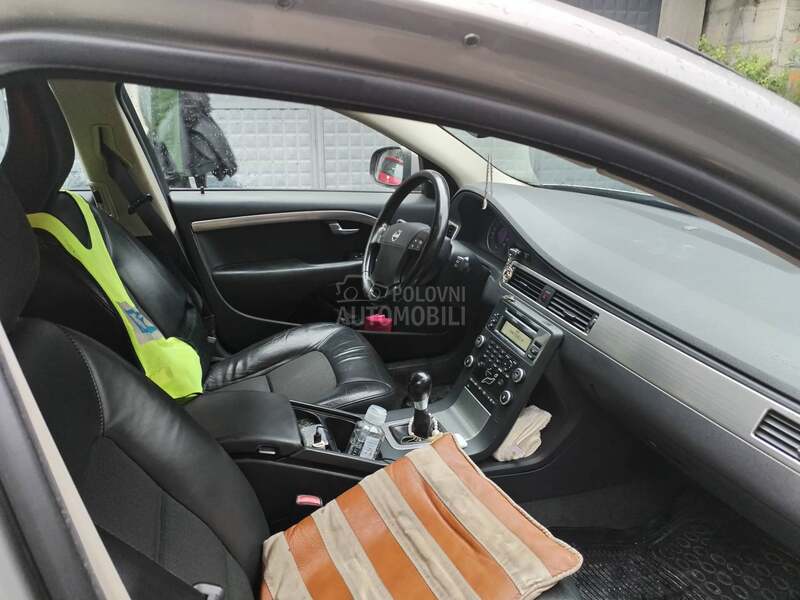 Volvo V70 