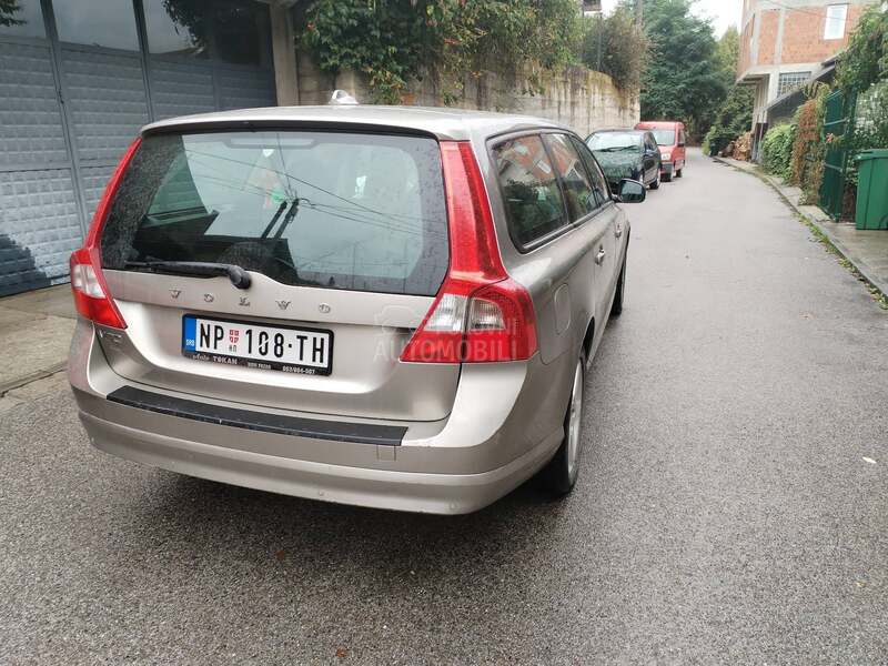 Volvo V70 