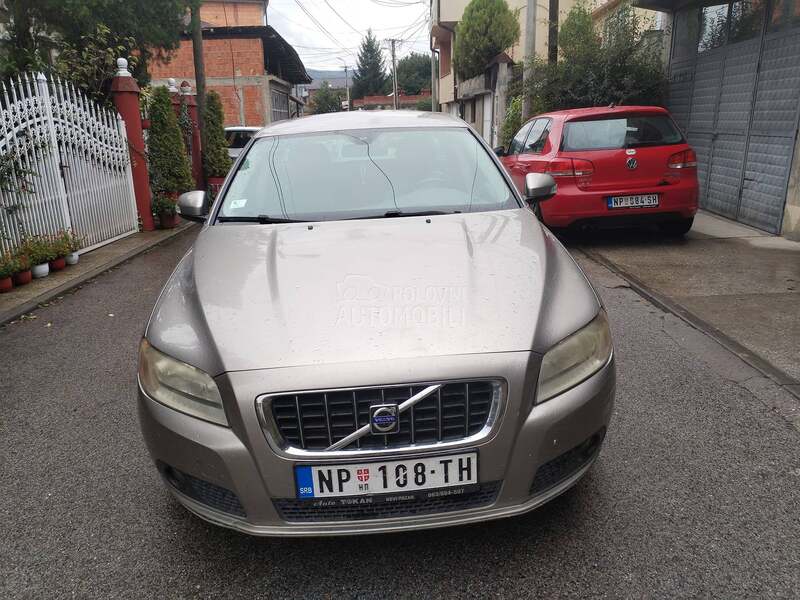 Volvo V70 