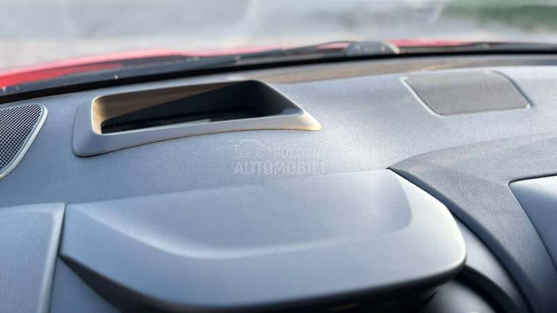 Toyota Yaris 1.5 HY  P.A.N.O.R.AM