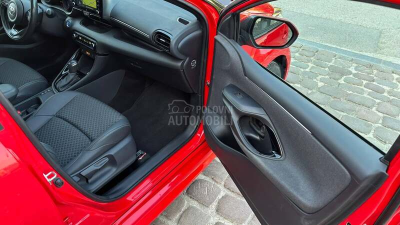 Toyota Yaris 1.5 HY  P.A.N.O.R.AM
