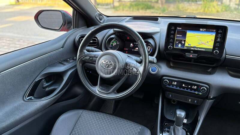 Toyota Yaris 1.5 HY  P.A.N.O.R.AM