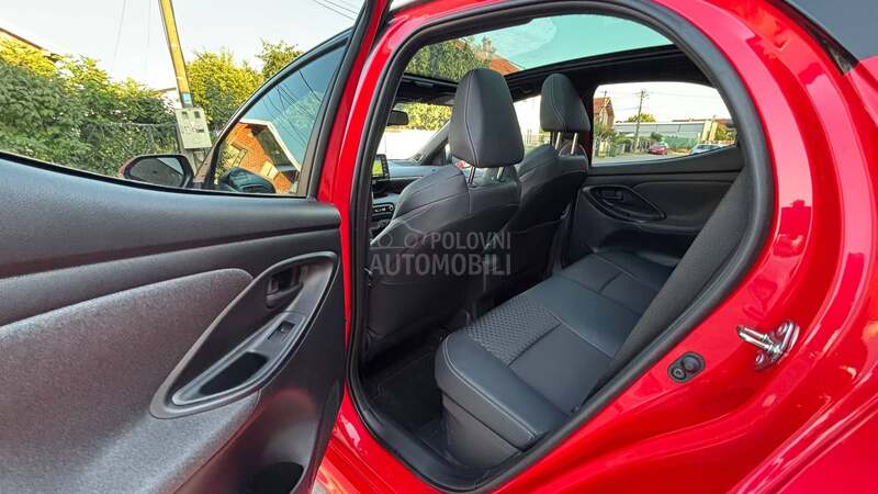 Toyota Yaris 1.5 HY  P.A.N.O.R.AM