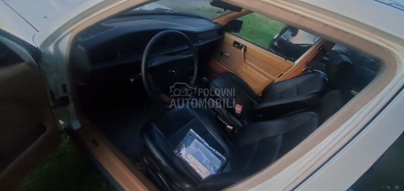 Mercedes Benz W123 