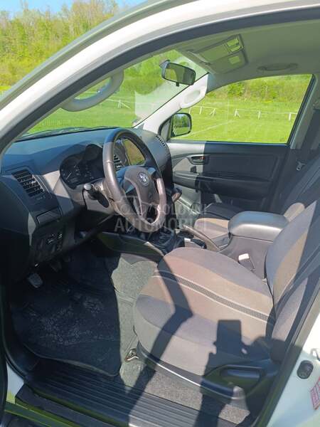 Toyota Hilux 