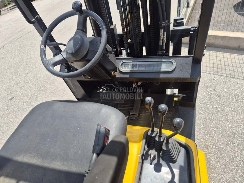 Yale 1,6 tona Triplex