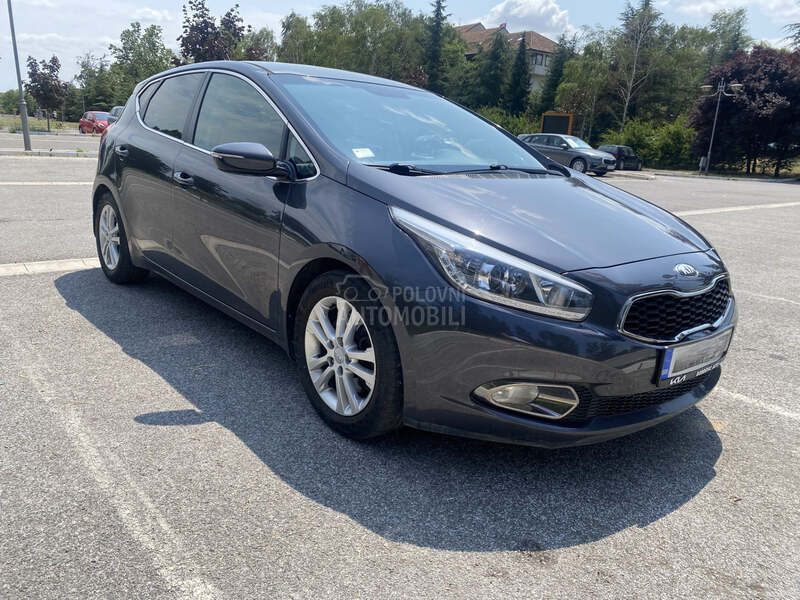 Kia cee`d 1.6 EX M/T 5DR