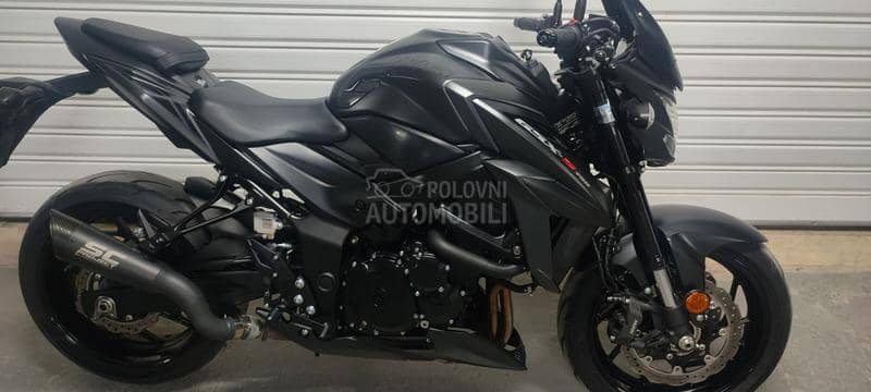 Suzuki GSXS 750
