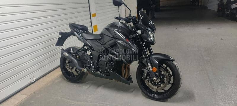 Suzuki GSXS 750