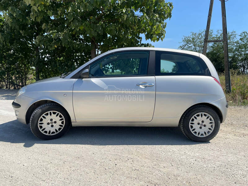 Lancia Ypsilon 1.2 8V