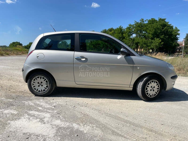 Lancia Ypsilon 1.2 8V