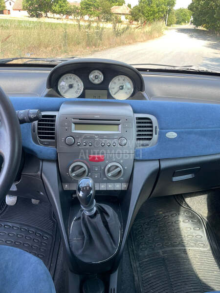 Lancia Ypsilon 1.2 8V