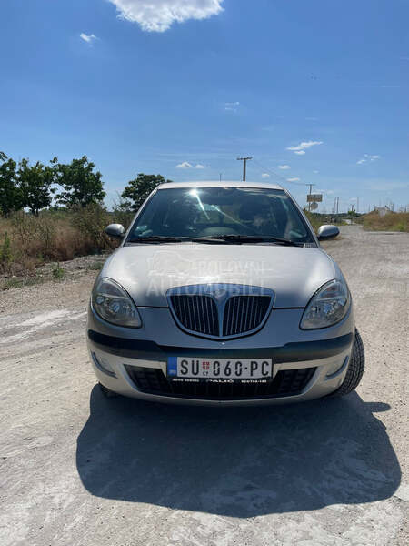 Lancia Ypsilon 1.2 8V