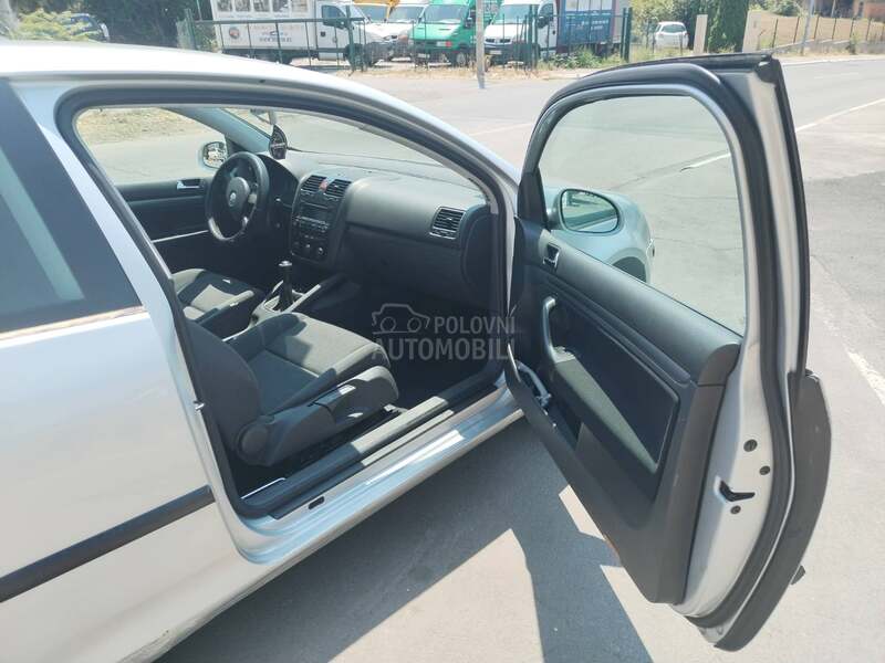 Volkswagen Golf 5 1.6