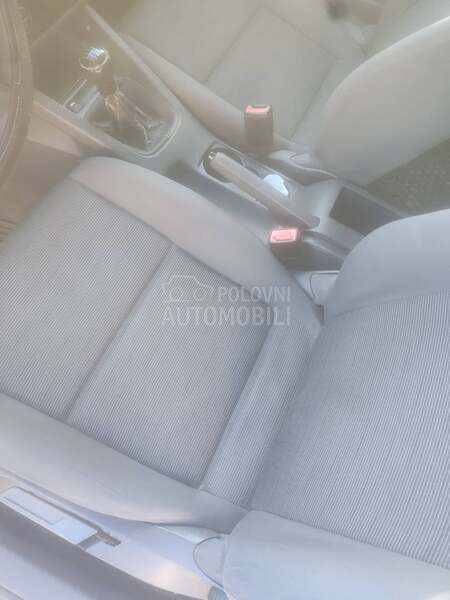 Volkswagen Golf 5 1.6