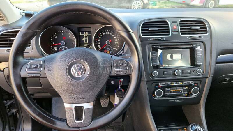 Volkswagen Golf 6 1.6 tdi Nav