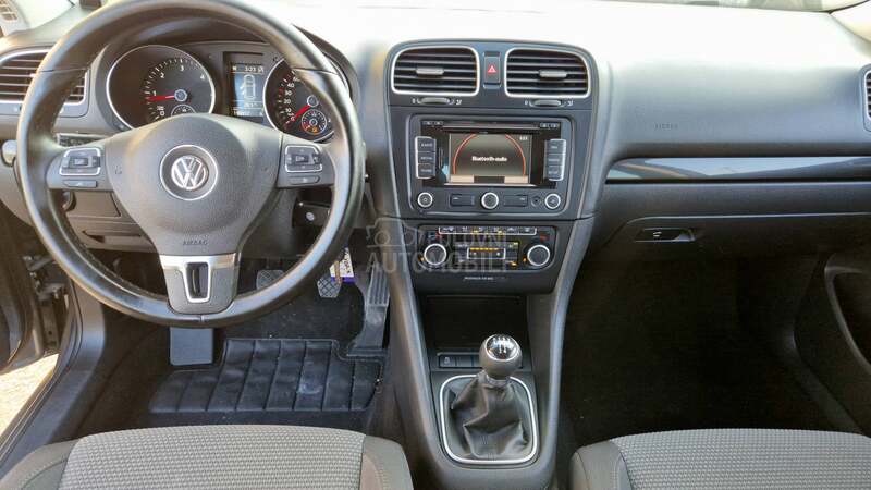 Volkswagen Golf 6 1.6 tdi Nav