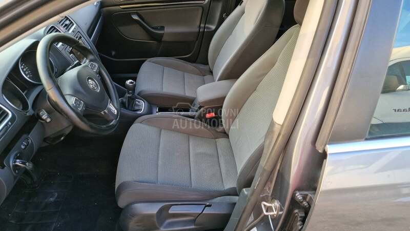 Volkswagen Golf 6 1.6 tdi Nav