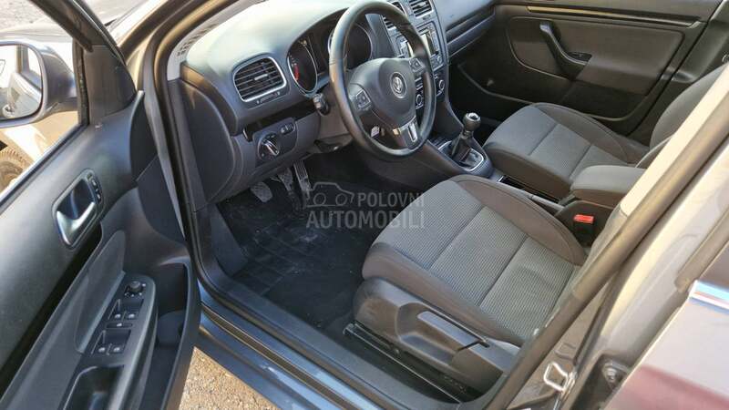 Volkswagen Golf 6 1.6 tdi Nav