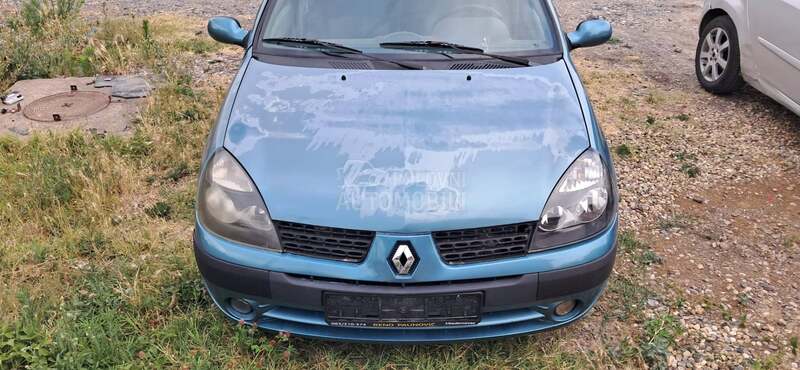KOMPLETAN AUTO U DELOVIMA