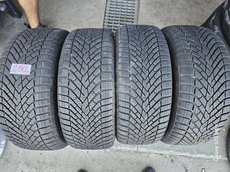 Hankook 215/45 R17 Zimska
