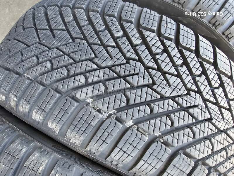 Hankook 215/45 R17 Zimska