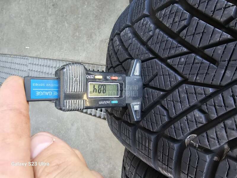 Hankook 215/45 R17 Zimska