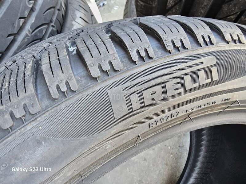Hankook 215/45 R17 Zimska
