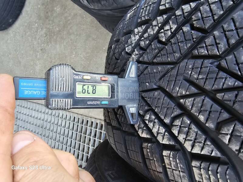 Hankook 215/45 R17 Zimska
