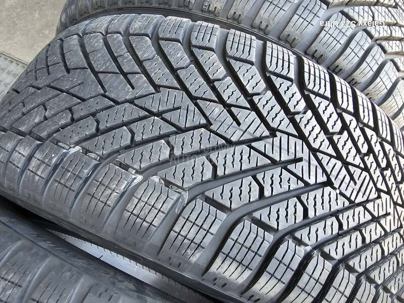 Hankook 215/45 R17 Zimska