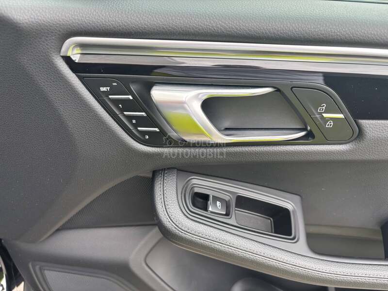 Porsche Macan Pano Air
