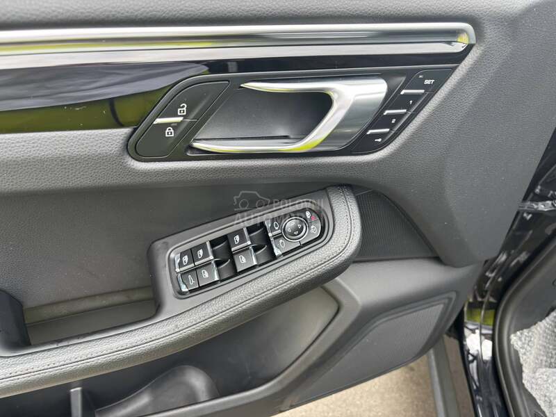 Porsche Macan Pano Air