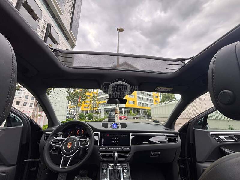 Porsche Macan Pano Air